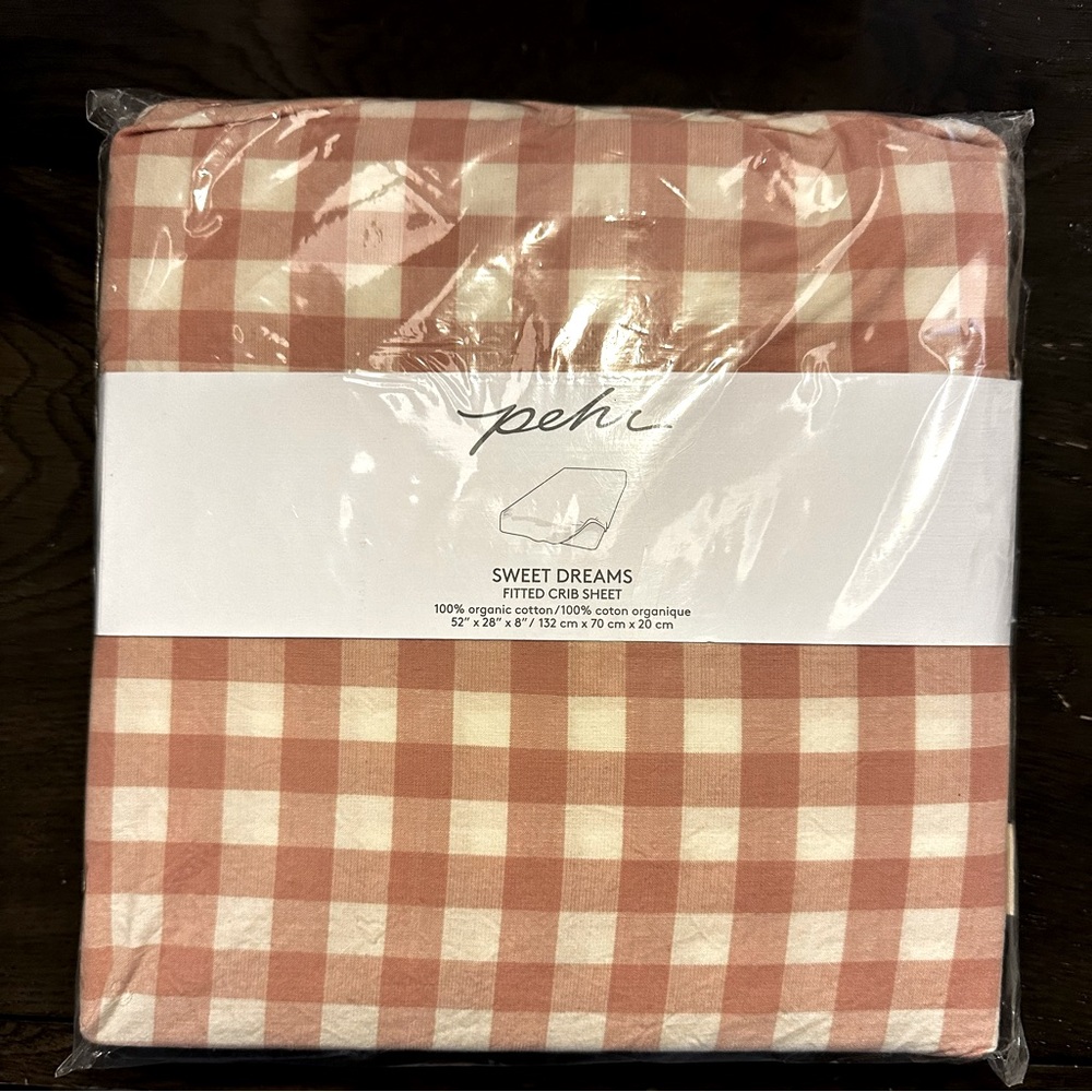PEHR organic sweet dreams dotted crib sheet 
Never been opened 
New with tags